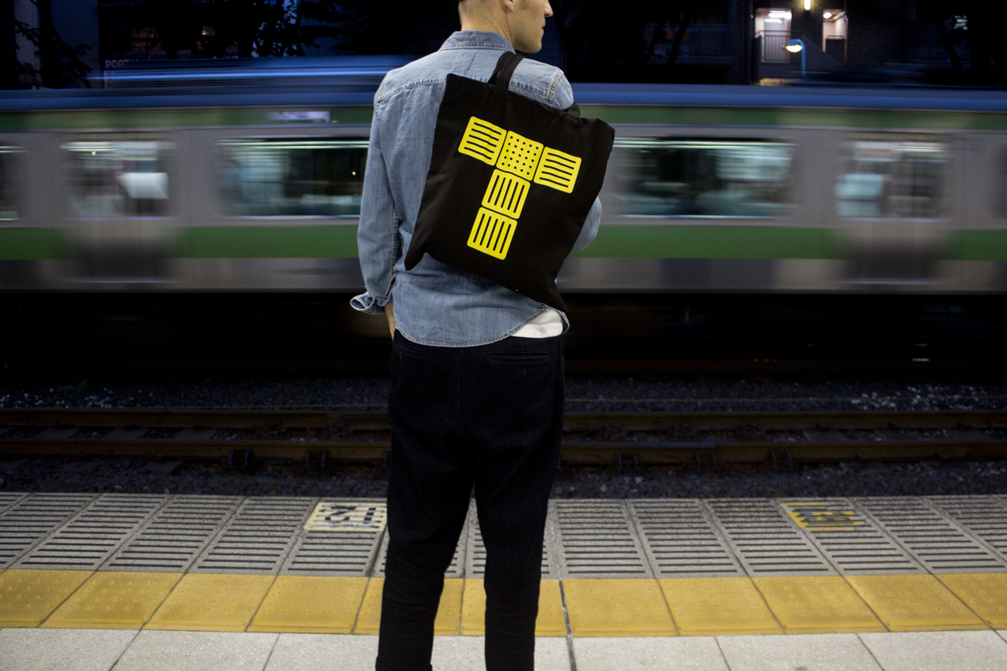 Tokyo Signs™ - Products inspired by the streets of Tokyo - Tactile Paving Tote Bag